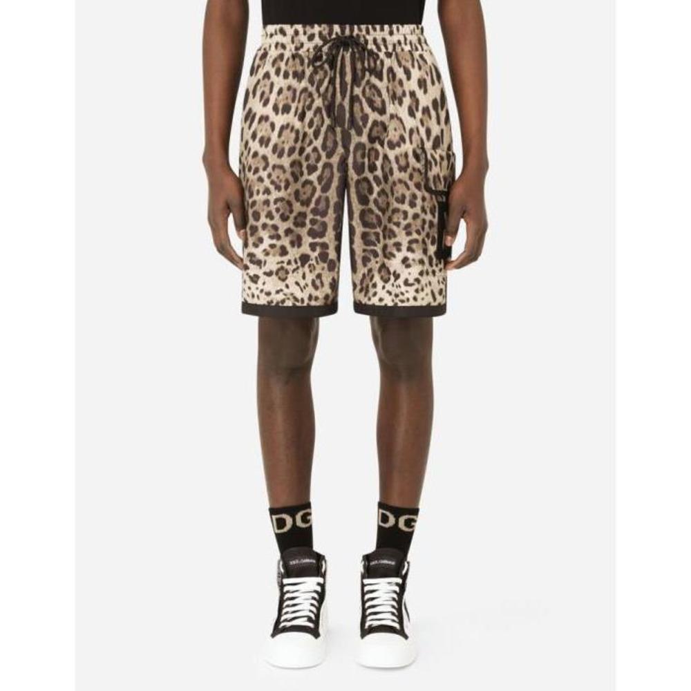 돌체앤가바나 남성 바지 데님 Leopard print nylon shorts with DG patch GWRMAZHSMW8HY13M이끌라돌체 앤 가바나
