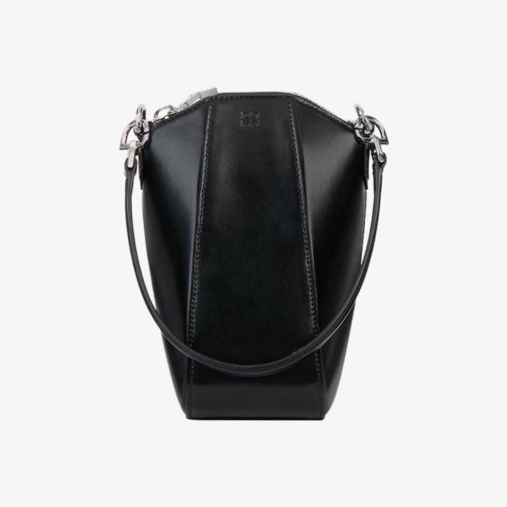 지방시 여성 토트백 탑핸들백 Black Antigona Mini vertical leather shoulder bag 16199945_BKU01PK14L이끌라지방시
