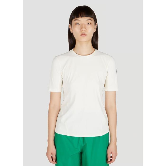 몽클레르 여성 티셔츠 맨투맨 Logo Patch T Shirt in White I10988C00004 829JP 035이끌라몽클레르