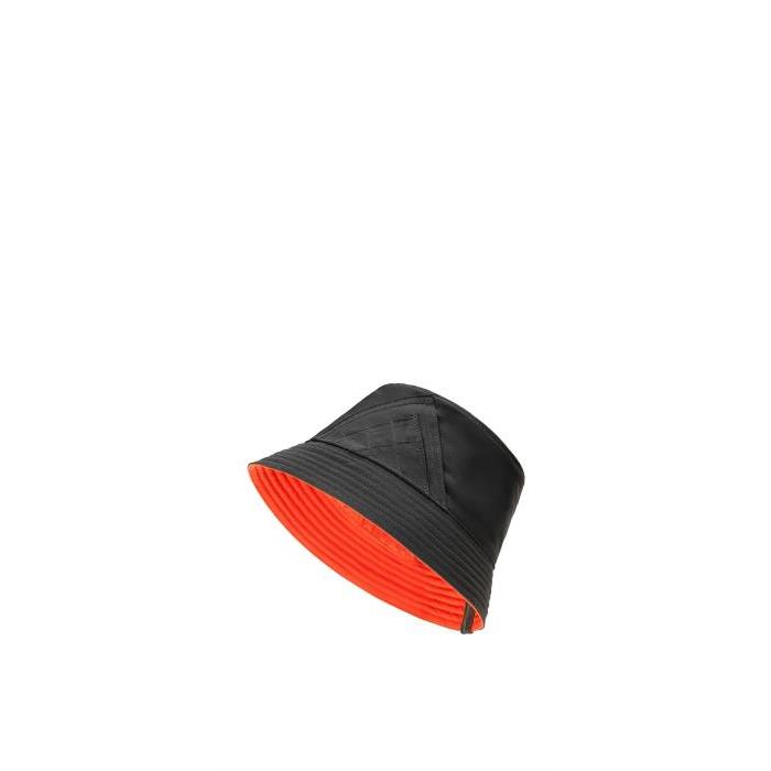 로에베 여성 모자 Reversible Anagram bucket hat in jacquard&amp;nylon Black/Orange K820HB1X35-1109이끌라로에베