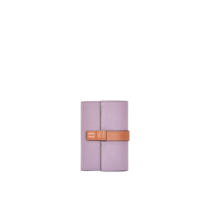 로에베 여성 반지갑 Small vertical wallet in soft grained calfskin Dirty Mauve/Tan C660S86X01-8698이끌라로에베