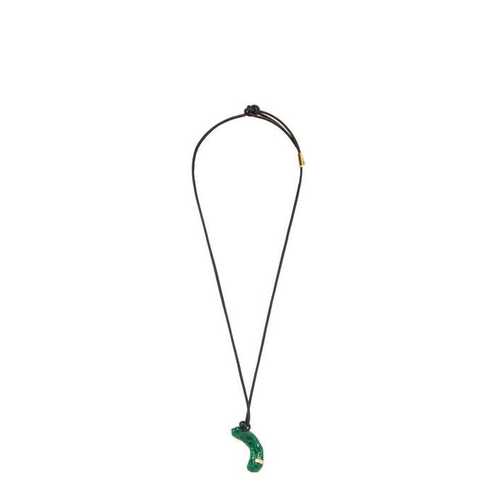로에베 남성 목걸이 Cornichon pendant in brass&amp;enamel Green Aloe J894241X04-4760이끌라로에베