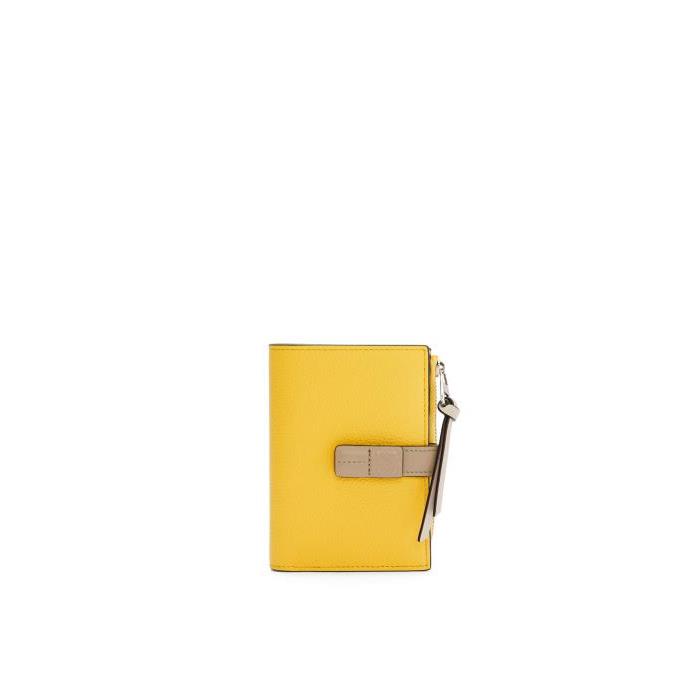 로에베 여성 반지갑 Slim zip bifold wallet in soft grained calfskin Yellow/Clay Green C660P30X02-0013이끌라로에베
