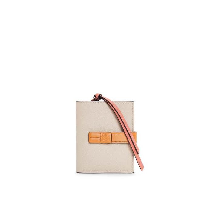 로에베 여성 반지갑 Compact zip wallet in soft grained calfskin Light Oat/Honey C660Z41X01-2463이끌라로에베