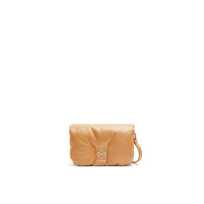 로에베 여성 숄더백 크로스백 Mini Puffer Goya bag in shiny nappa lambskin Camel A896W56X01-3150이끌라로에베