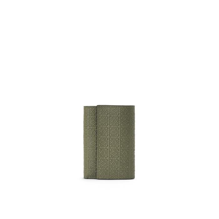 로에베 여성 반지갑 Repeat small vertical wallet in embossed silk calfskin Avocado Green C499S97X07-3949이끌라로에베