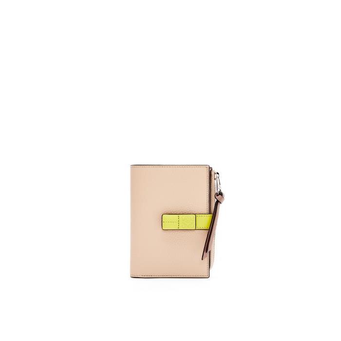 로에베 여성 반지갑 Slim zip bifold wallet in soft grained calfskin Nude/Citronelle C660P30X02-1851이끌라로에베