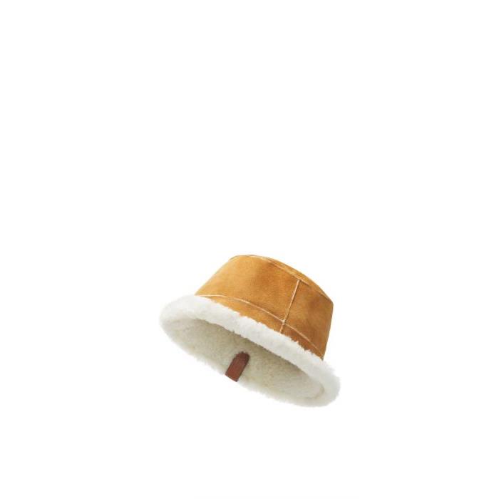 로에베 여성 모자 Reversible Anagram bucket hat in shearling Camel/White K664H03X08-3159이끌라로에베