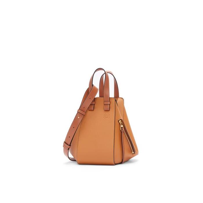 로에베 여성 숄더백 크로스백 Small Hammock bag in soft grained calfskin Light Caramel A538S35X51-3649이끌라로에베