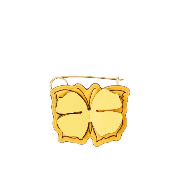 로에베 남성 키링 가죽소품 Butterfly pin charm in calfskin&amp;metal Yellow Mango C623245X01-8255이끌라로에베