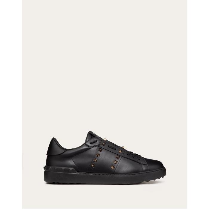 발렌티노 남성 스니커즈 운동화 Rockstud Untitled Sneaker In Calfskin Leather for Man in Black | Valentino GB YS0931BXE_0NO이끌라발렌티노