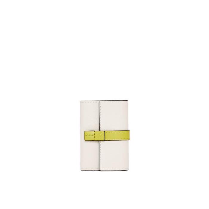 로에베 여성 반지갑 Small vertical wallet in soft grained calfskin Soft White/Lime Yellow C660S86X01-8791이끌라로에베