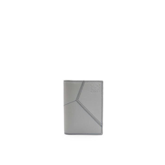 로에베 남성 카드지갑 Puzzle stitches bifold cardholder in smooth calfskin Asphalt Grey C510144X01-1640이끌라로에베