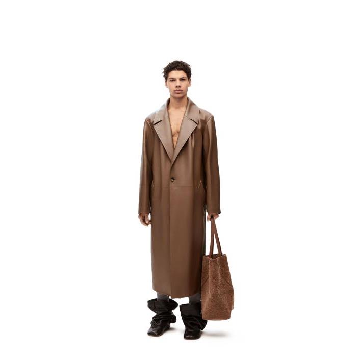 로에베 남성 코트 Pleated coat in nappa lambskin Mud H526Y18L97-3450이끌라로에베