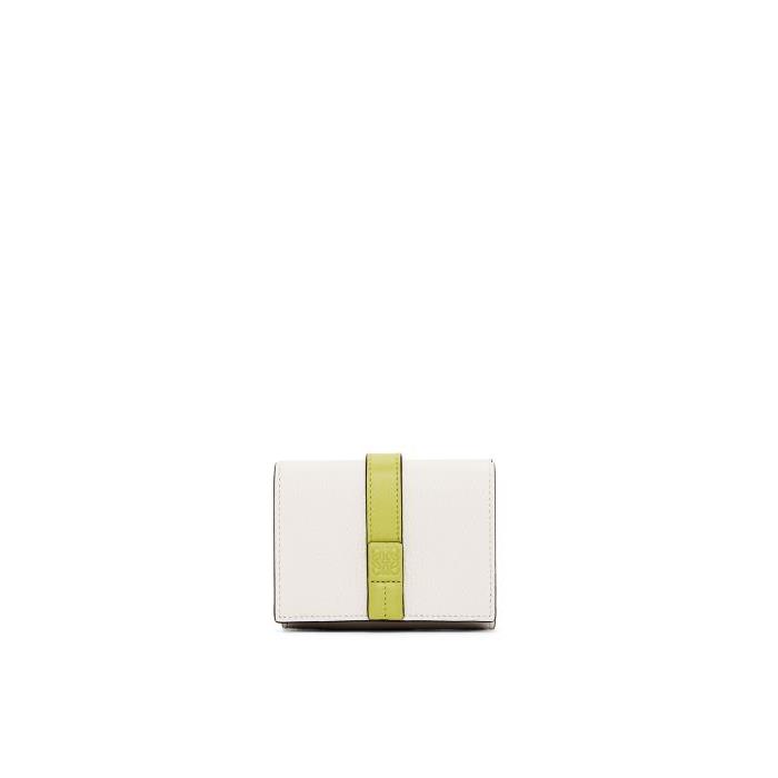 로에베 여성 반지갑 Trifold wallet in soft grained calfskin Soft White/Lime Yellow C660TR2X01-8791이끌라로에베