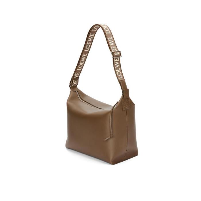 로에베 남성 숄더백 크로스백 Cubi Crossbody bag in supple smooth calfskin&amp;jacquard Winter Brown B906K70X01-8721이끌라로에베