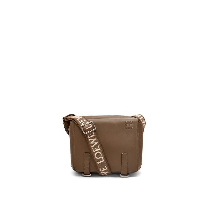로에베 남성 숄더백 크로스백 XS Military messenger bag in supple smooth calfskin&amp;jacquard Winter Brown B553A72X27-8721이끌라로에베