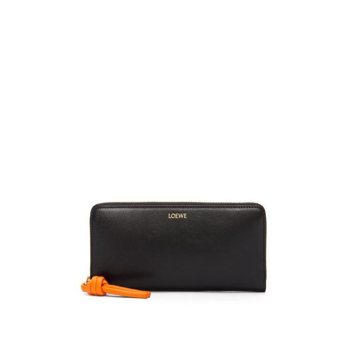 로에베 여성 지갑 Knot zip around wallet in shiny nappa calfskin Black/Bright Orange CEM1G39X01-6036이끌라로에베