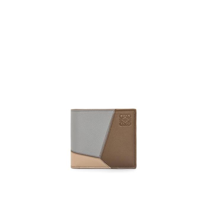 로에베 남성 반지갑 Puzzle bifold coin wallet in classic calfskin Asphalt Grey/Winter Brown C510501X03-6076이끌라로에베