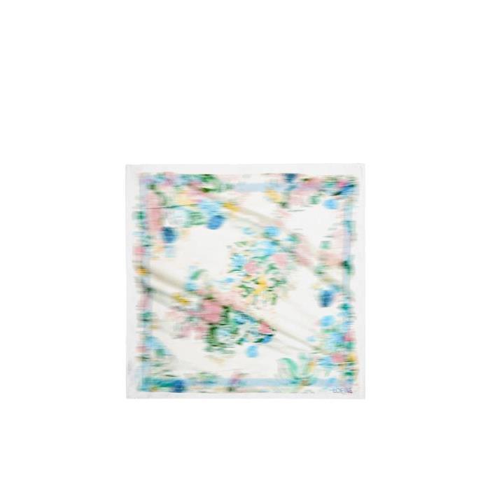 로에베 여성 스카프 숄 Scarf in silk White/Multicolor F540257X15-2016이끌라로에베