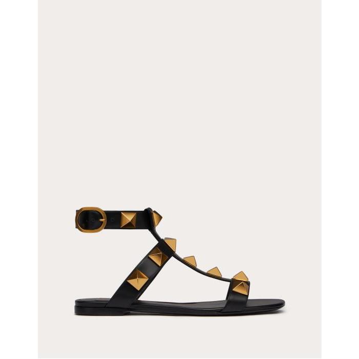 발렌티노 여성 샌들 슬리퍼 Roman Stud Flat Calfskin Sandal for Woman in Black | Valentino GB WS0BU8ZWM_0NO이끌라발렌티노