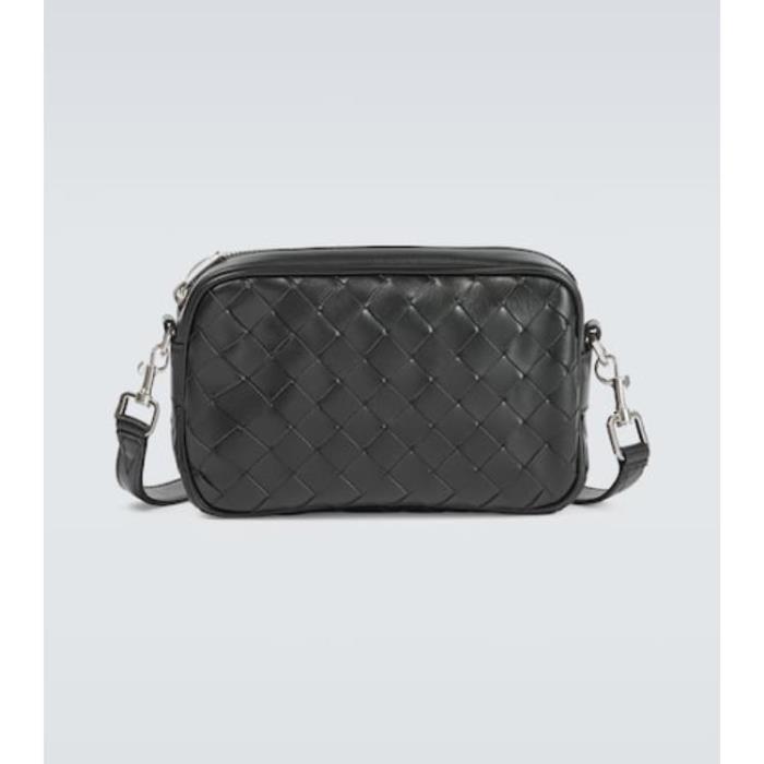 보테가베네타 남성 숄더백 크로스백 Intrecciato Mini leather crossbody bag P00890614이끌라보테가베네타