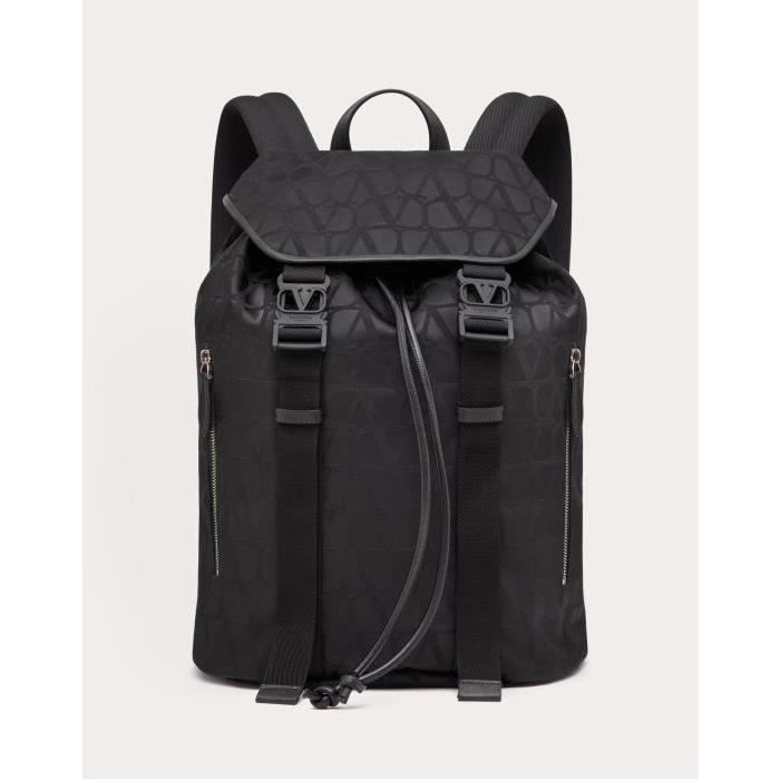 발렌티노 남성 백팩 Black Iconographe Nylon Backpack for Man in Black | Valentino GB YB0C29CSH_0NO이끌라발렌티노