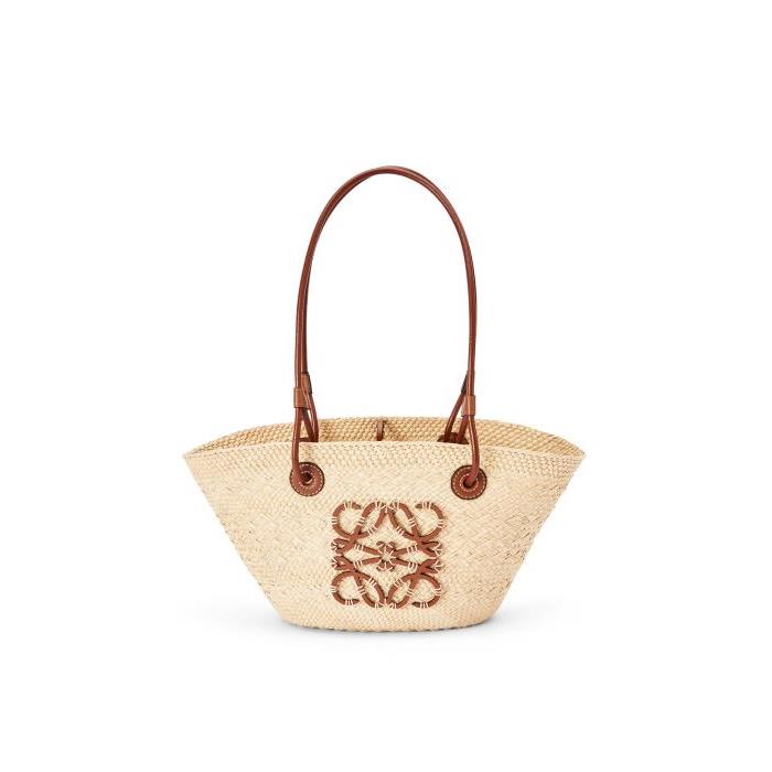 로에베 여성 토트백 탑핸들백 Small Anagram Basket bag in iraca palm&calfskin Natural/Tan A223P65X01-2435